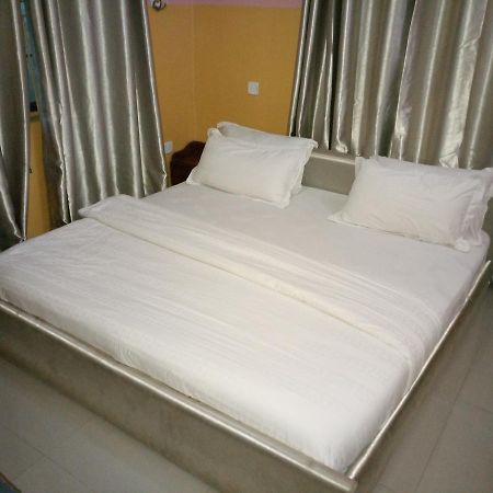 Glorious Hotel & Suites Ikotun Exterior foto