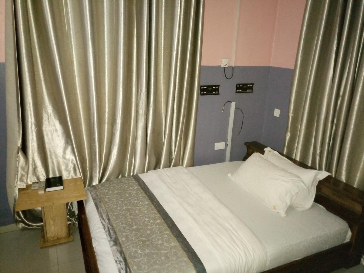 Glorious Hotel & Suites Ikotun Exterior foto