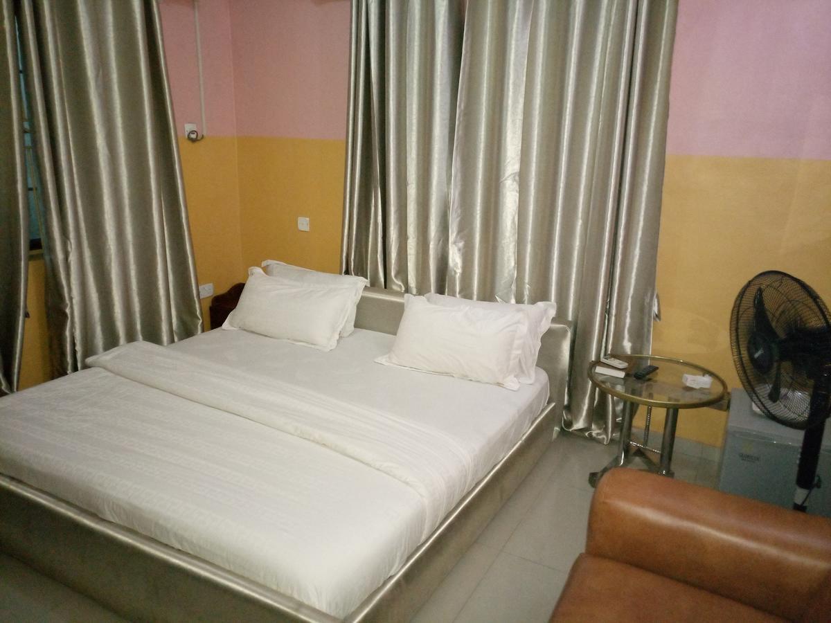 Glorious Hotel & Suites Ikotun Exterior foto