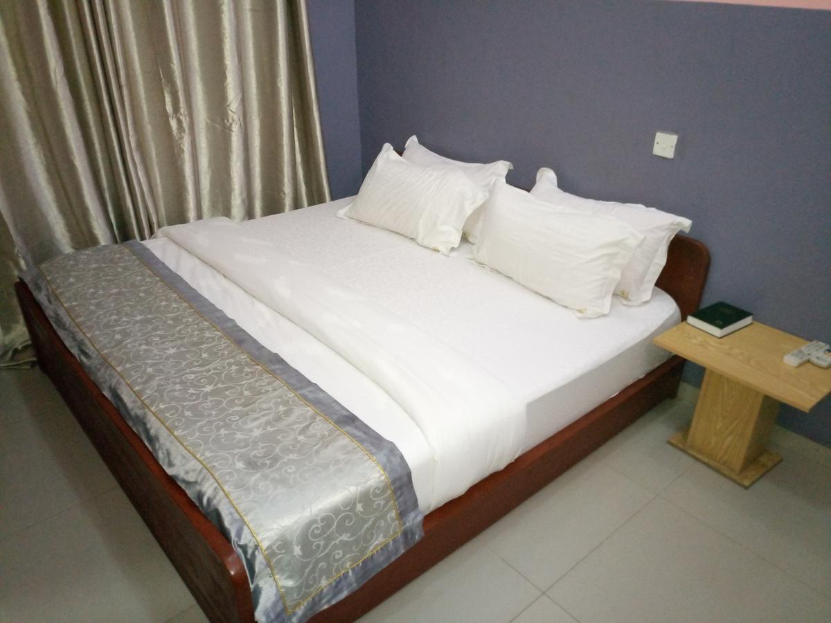 Glorious Hotel & Suites Ikotun Exterior foto