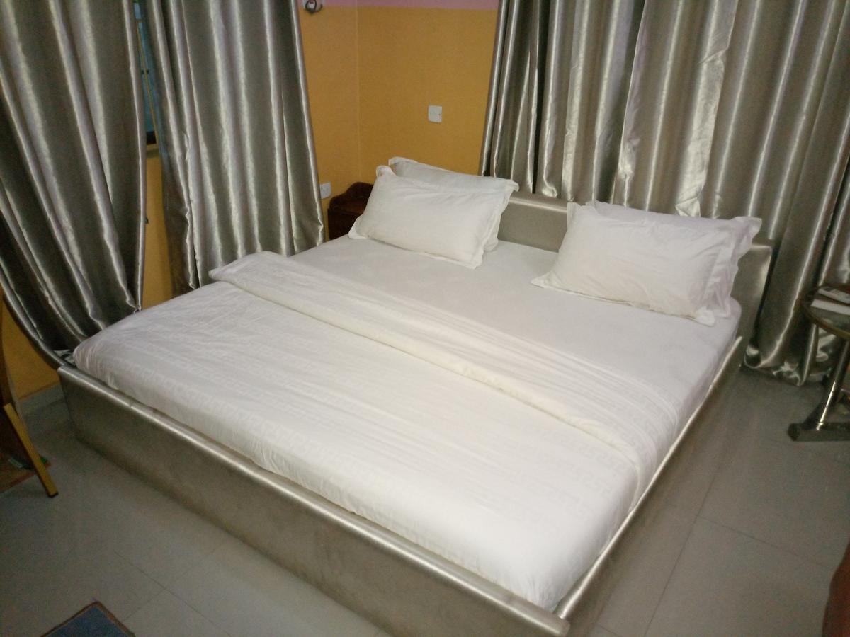 Glorious Hotel & Suites Ikotun Exterior foto
